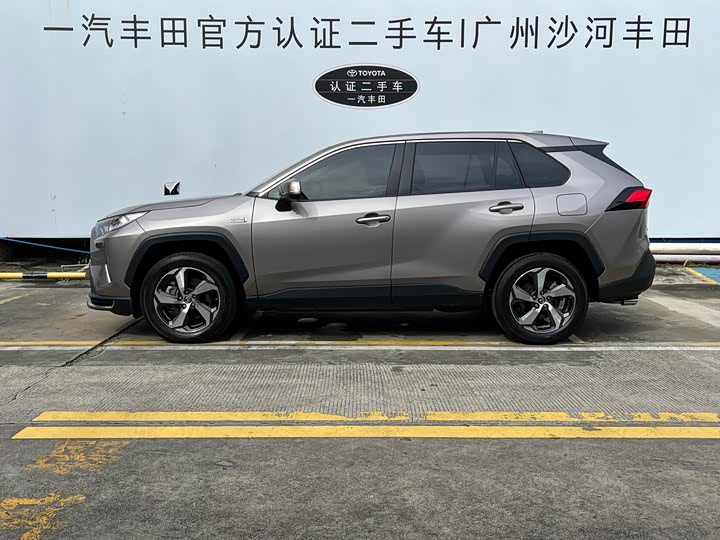 Toyota RAV4 Hybrid, 2021 — фото 4 из 9