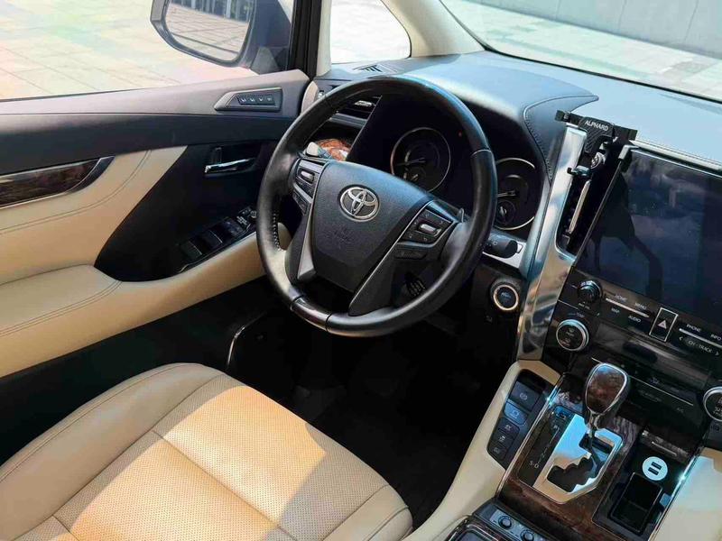 Toyota Alphard, 2022 — фото 10 из 12