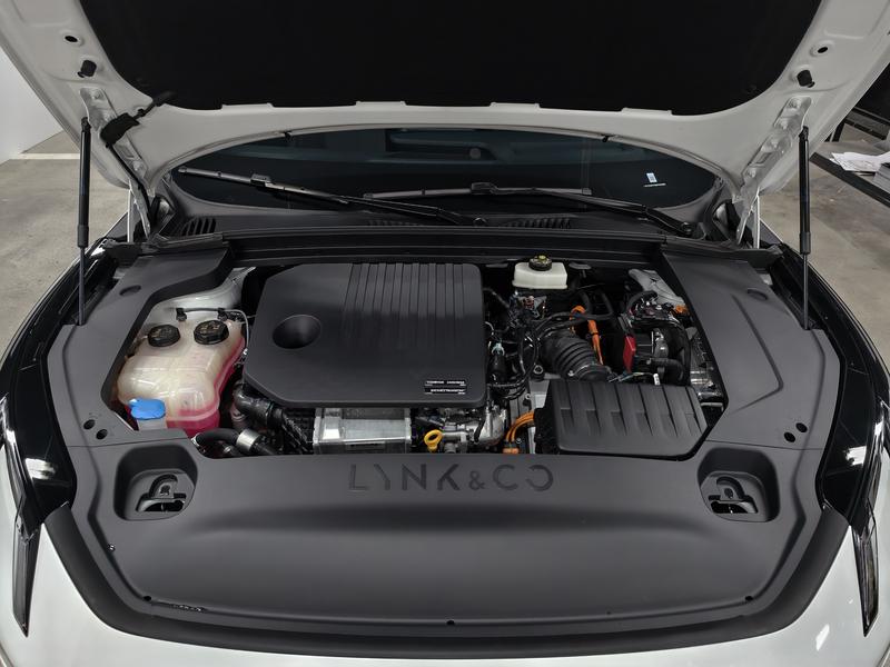 Lynk & Co 07 EM-P Hybrid, 2024 — фото 9 из 12