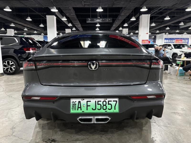 Changan UNI-V Hybrid, 2024 — фото 5 из 10