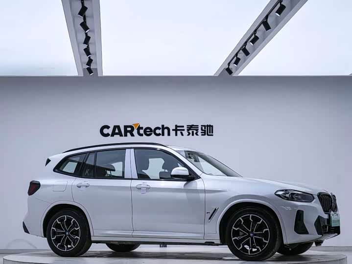 BMW iX3, 2023 — фото 8 из 9