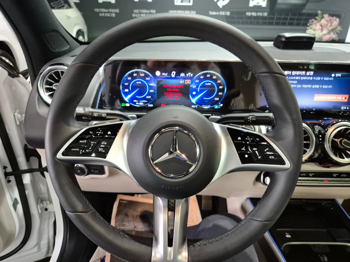 Mercedes-Benz EQB, 2026 — фото 8 из 12