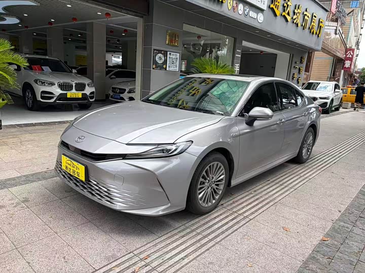 Toyota Camry, 2025 — фото 2 из 9