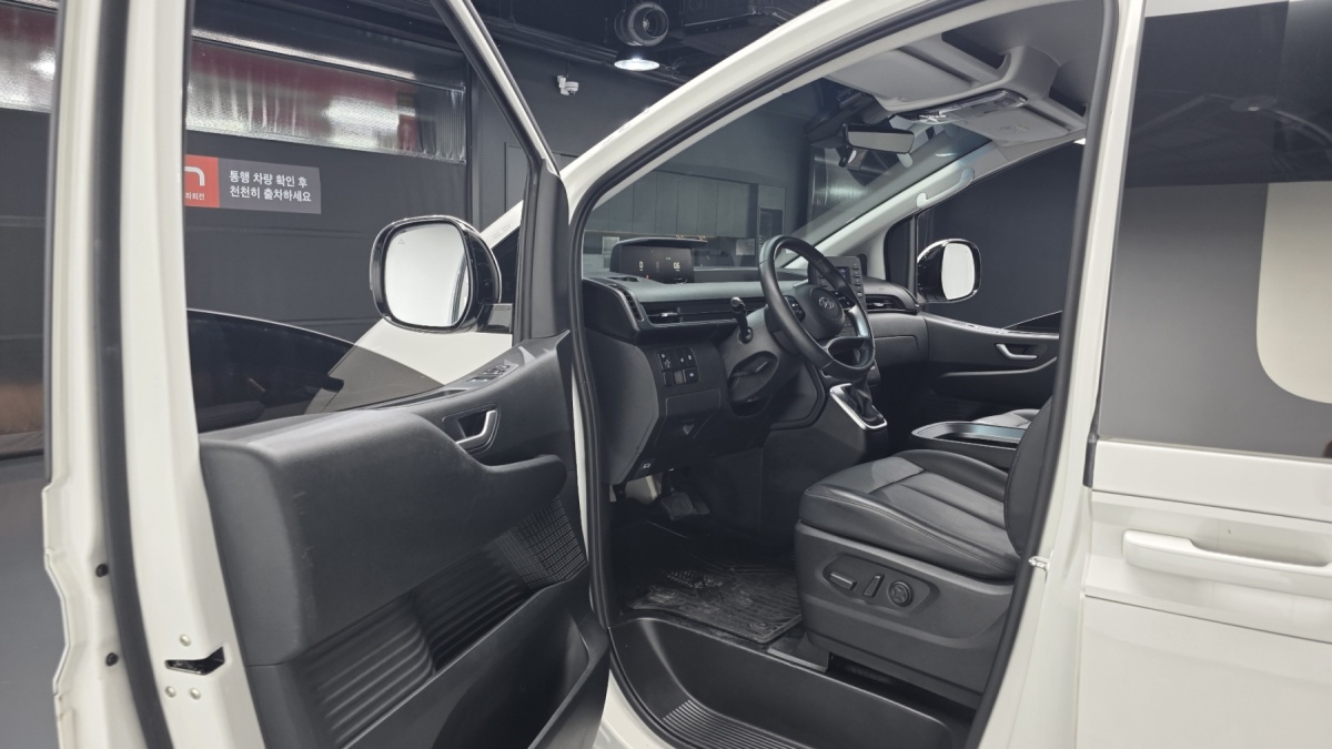 Hyundai Staria, 2023 — фото 9 из 12