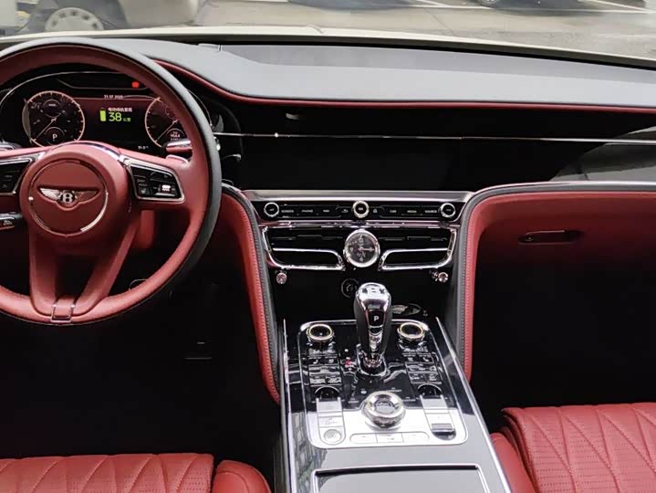 Bentley Flying Spur Hybrid, 2022 — фото 2 из 3
