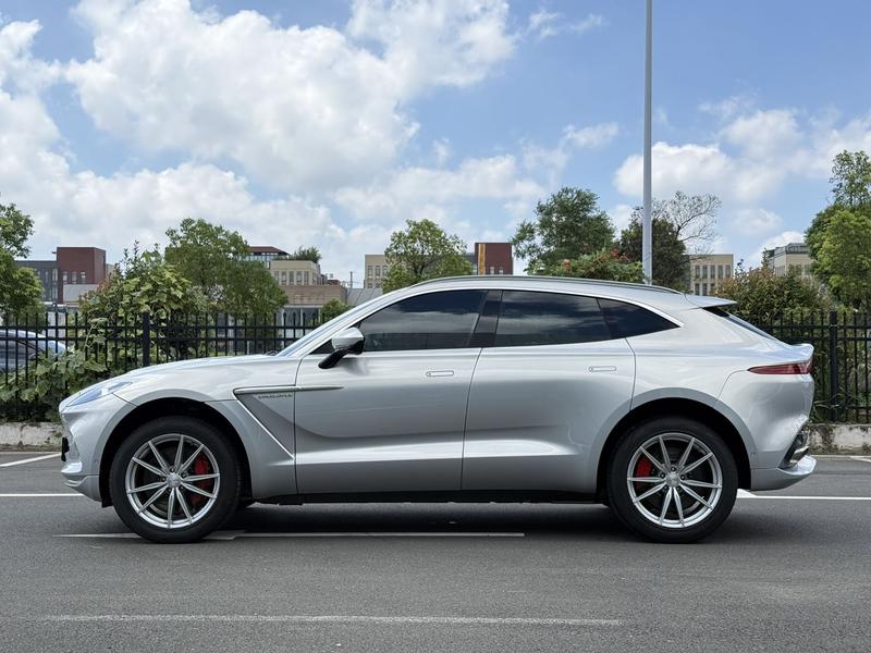 Aston Martin DBX, 2024 — фото 4 из 12