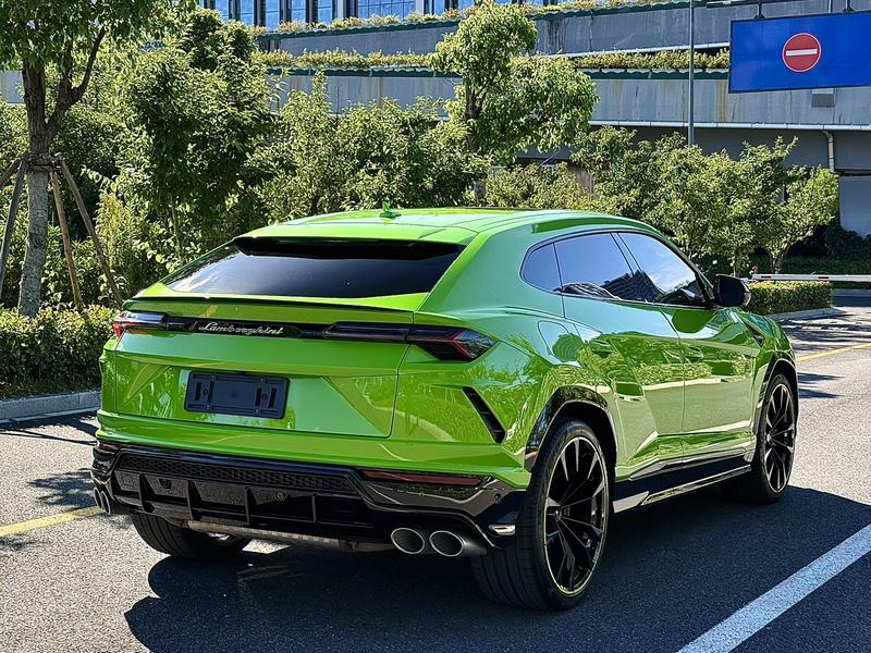 Lamborghini Urus, 2022 — фото 6 из 12