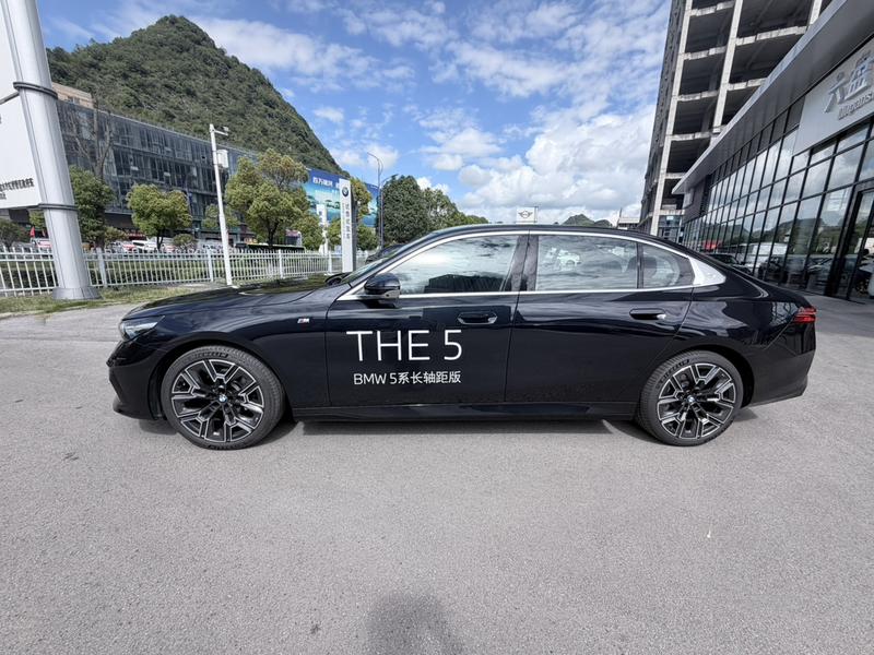 BMW 5 Series, 2024 — фото 3 из 11