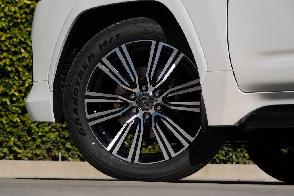 Lexus LX, 2022 — фото 11 из 12