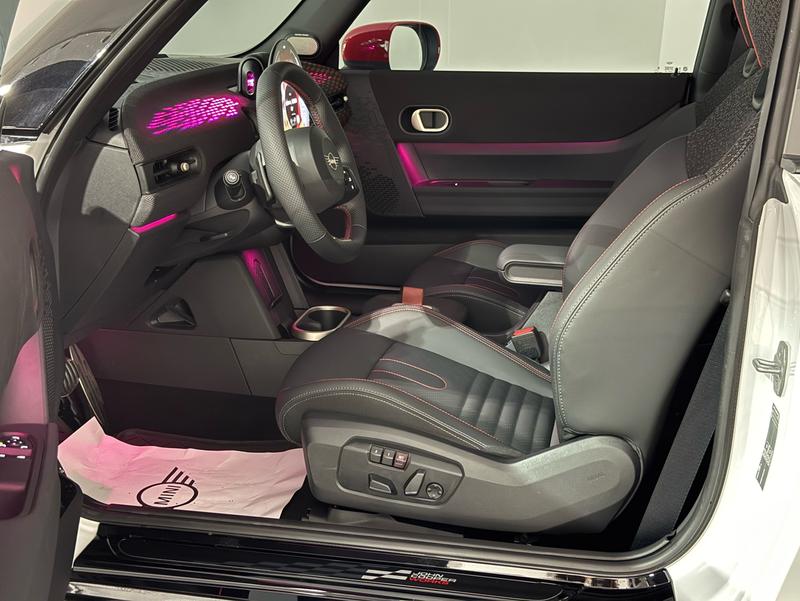 Mini Mini JCW, 2024 — фото 7 из 9