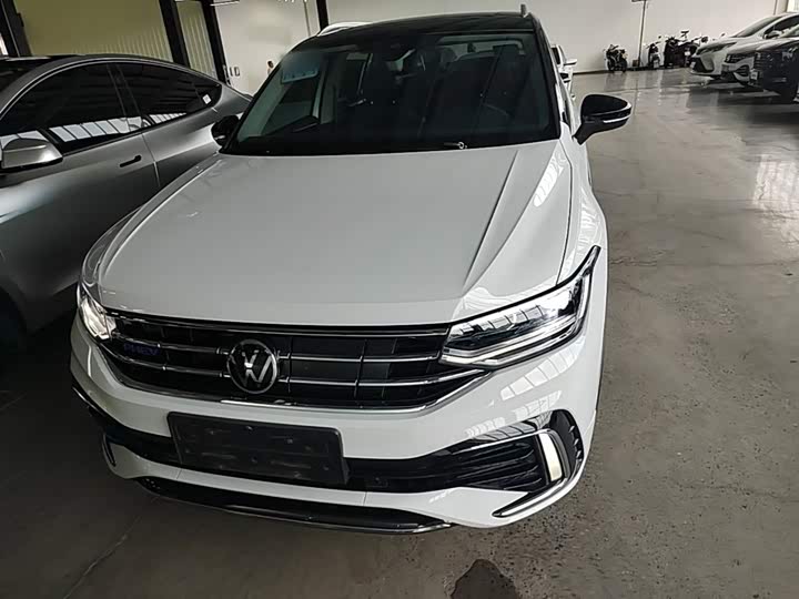 Volkswagen Tiguan L Hybrid, 2023 — фото 3 из 9