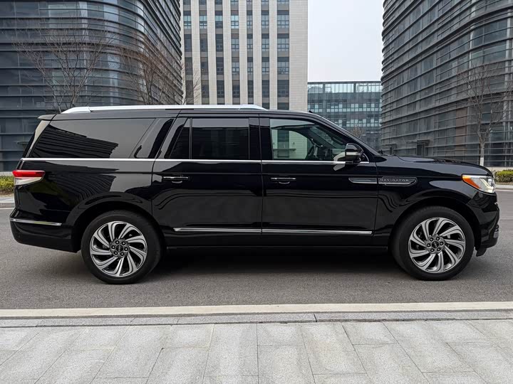 Lincoln Navigator, 2023 — фото 2 из 9