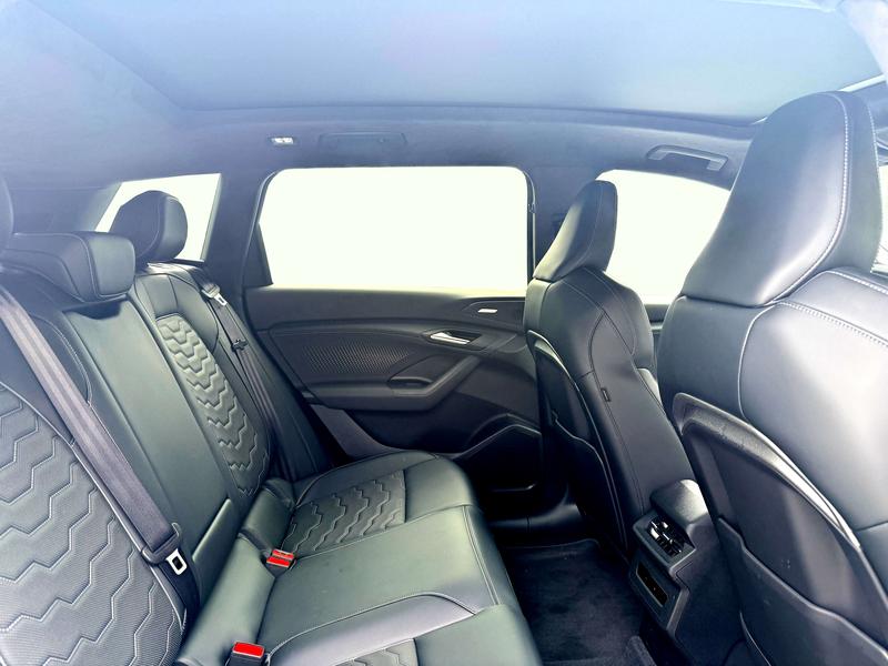 Audi Q6L e-tron, 2025 — фото 8 из 10