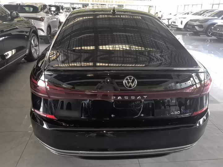 Volkswagen Passat Hybrid, 2025 — фото 4 из 9