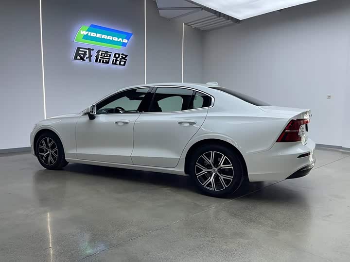 Volvo S60, 2025 — фото 4 из 9
