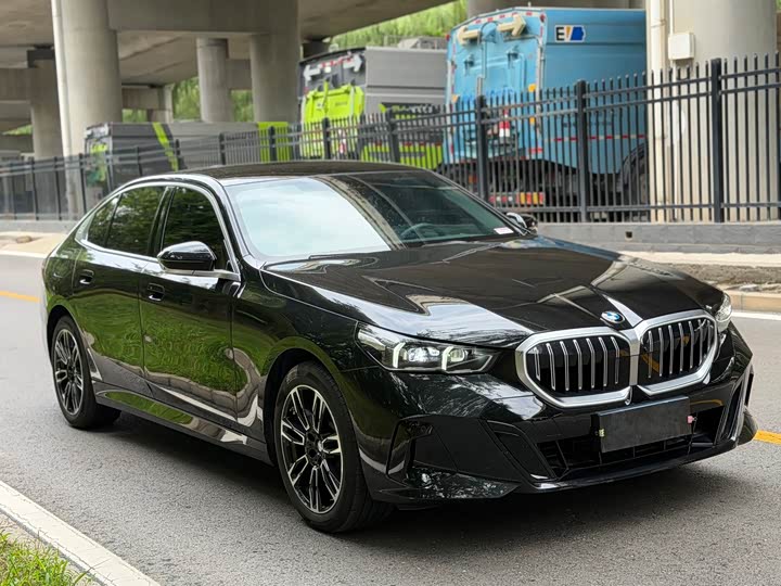 BMW 5 Series, 2025 — фото 3 из 9