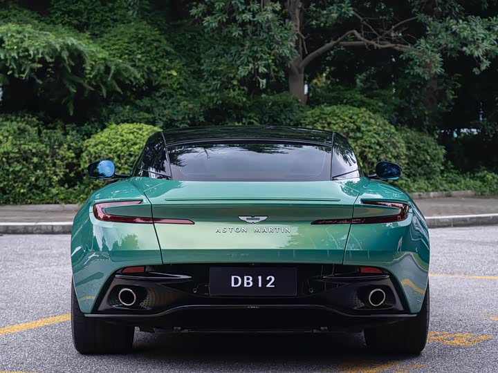 Aston Martin DB12, 2024 — фото 6 из 9