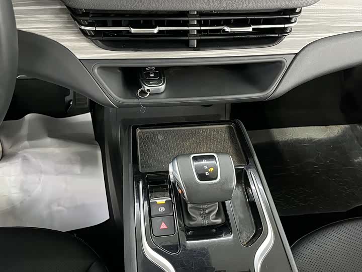 Hongqi E-QM5, 2023 — фото 8 из 9
