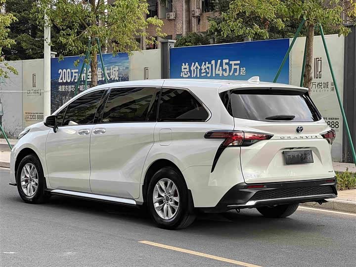 Toyota Granvia, 2023 — фото 3 из 9