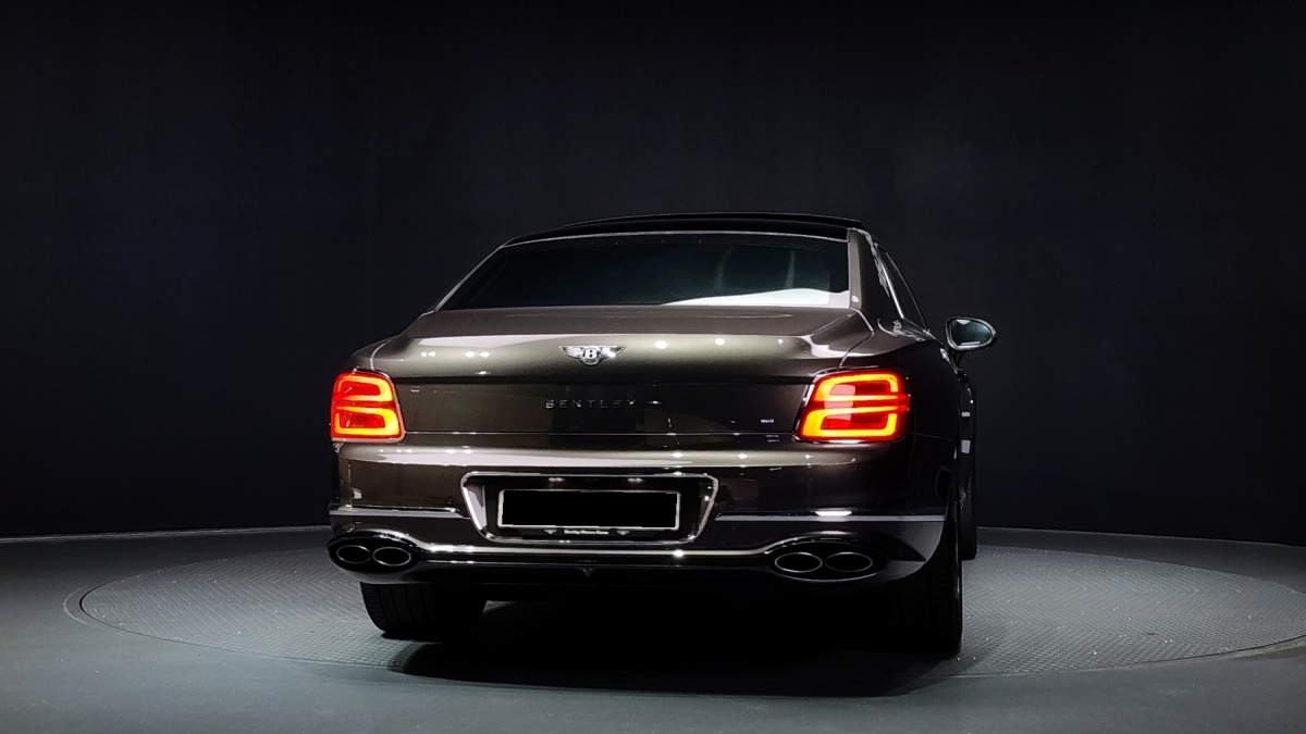Bentley Flying Spur, 2022 — фото 4 из 12