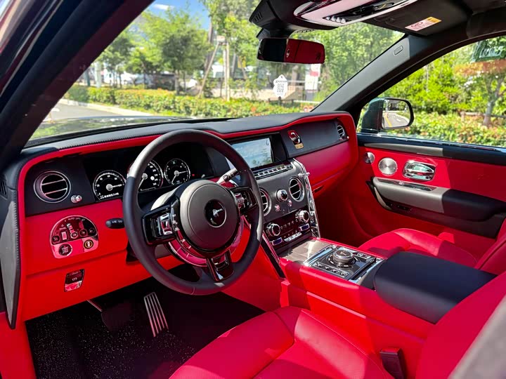 Rolls-Royce Cullinan, 2024 — фото 4 из 9