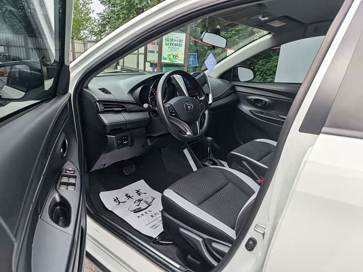 Toyota Yaris L Hatchback, 2022 — фото 7 из 9