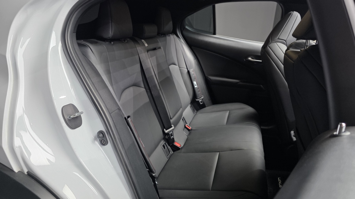 Lexus UX, 2023 — фото 12 из 12