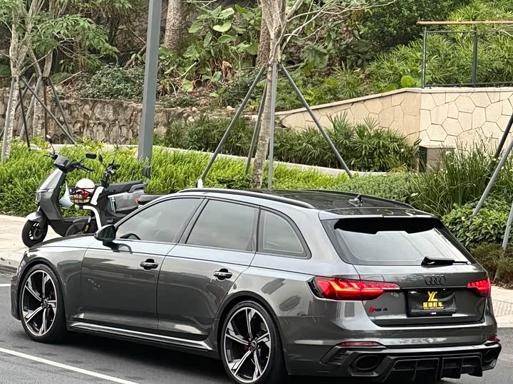 Audi RS 4, 2023 — фото 3 из 9