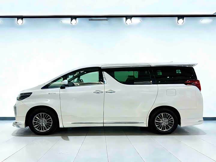 Toyota Alphard, 2022 — фото 7 из 9