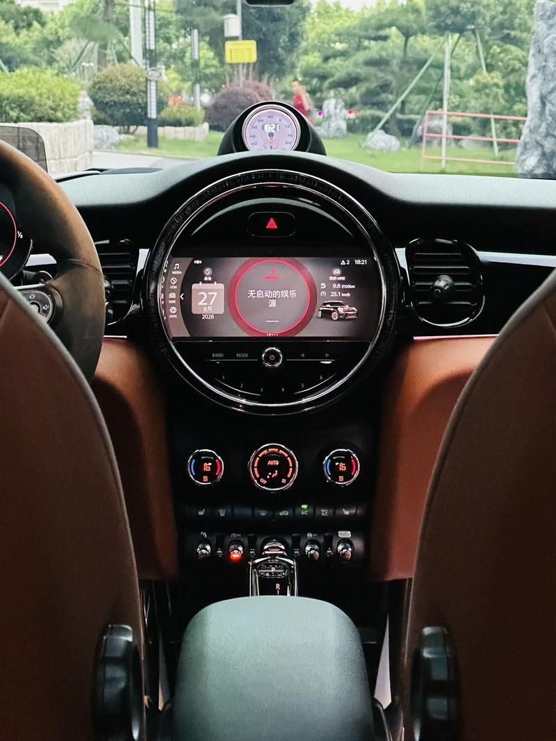 Mini Mini JCW, 2022 — фото 8 из 12