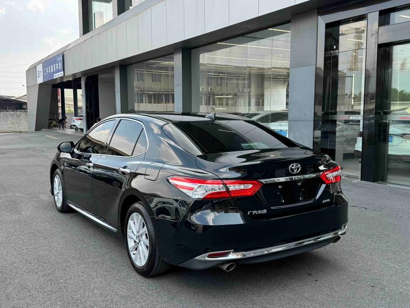 Toyota Camry, 2023 — фото 4 из 10