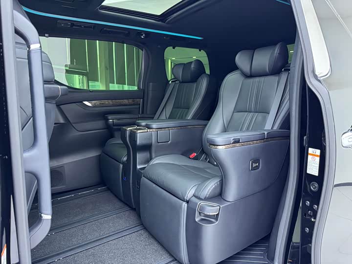 Toyota Alphard, 2022 — фото 5 из 9