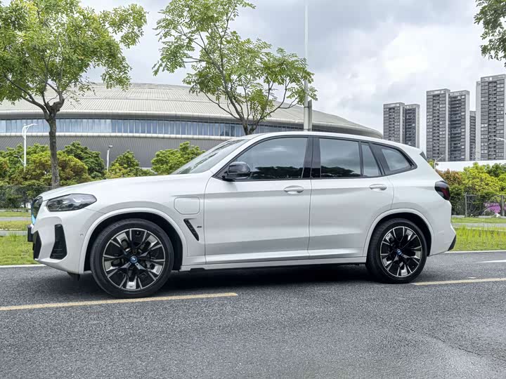 BMW iX3, 2022 — фото 3 из 9