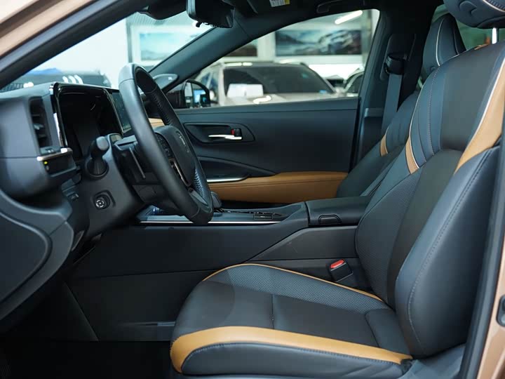 Toyota Crown SportCross, 2023 — фото 3 из 9
