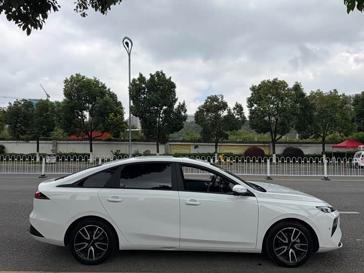 Roewe D6, 2025 — фото 3 из 9
