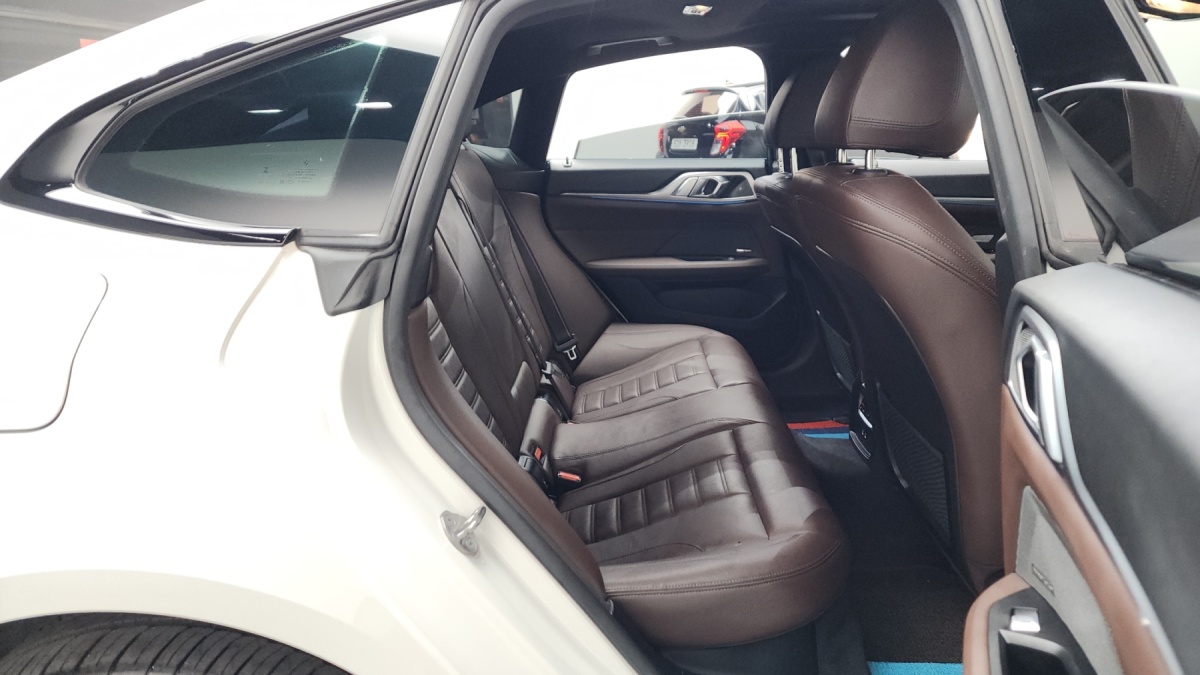 BMW i4, 2022 — фото 10 из 12