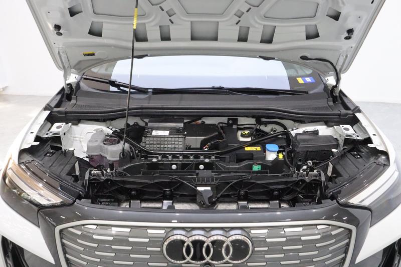 Audi Q4 e-tron, 2025 — фото 12 из 12