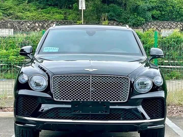 Bentley Bentayga, 2023 — фото 2 из 9