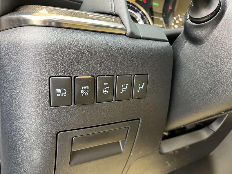Toyota Vellfire, 2022 — фото 12 из 12