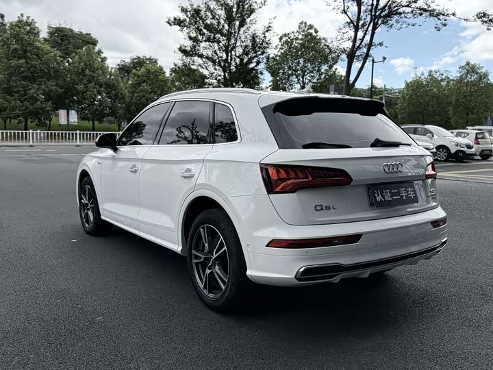 Audi Q5L, 2022 — фото 4 из 9