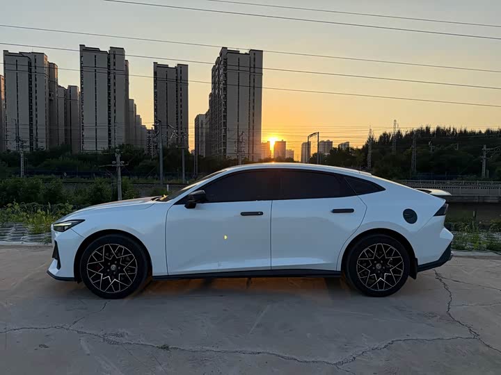 Changan UNI-V Hybrid, 2023 — фото 4 из 9