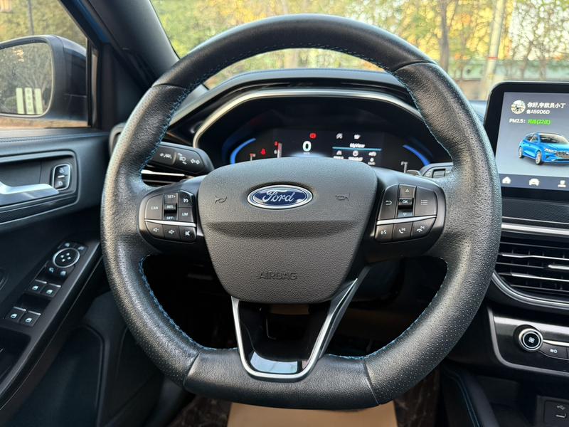 Ford Focus, 2022 — фото 9 из 12
