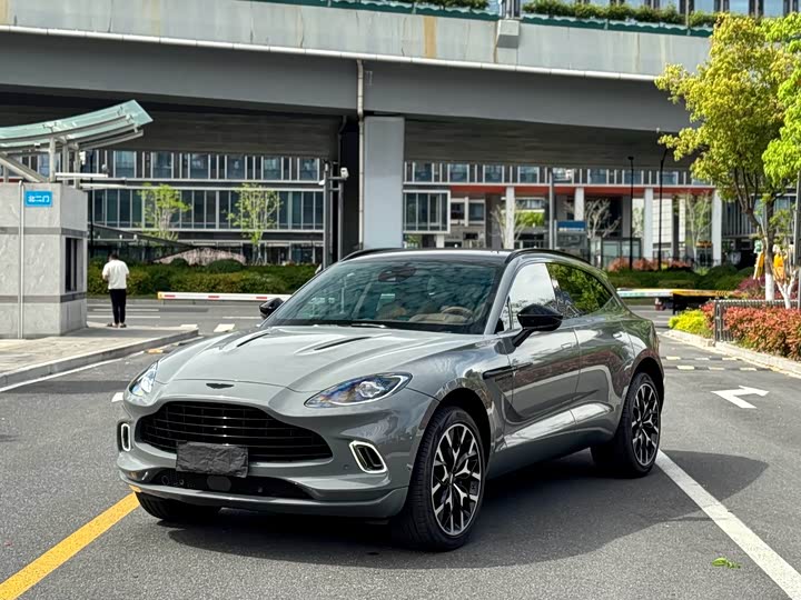 Aston Martin DBX, 2023 — фото 3 из 9