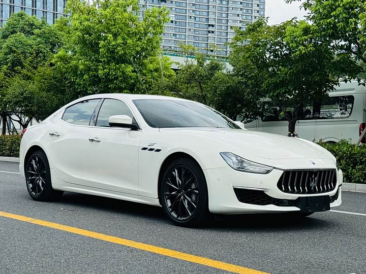 Maserati Ghibli, 2022 — фото 3 из 9