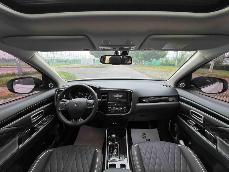 Mitsubishi Outlander, 2023 — фото 6 из 12