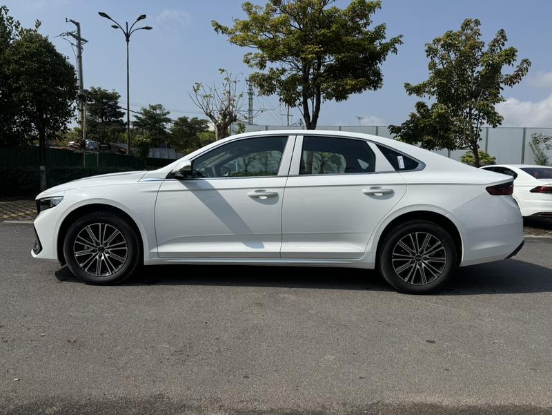 Geely Preface, 2025 — фото 4 из 12