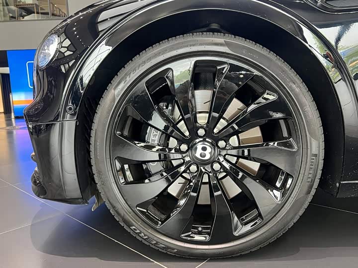 Bentley Flying Spur Hybrid, 2023 — фото 7 из 9