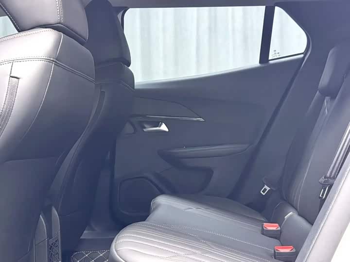 Peugeot 2008, 2023 — фото 7 из 9
