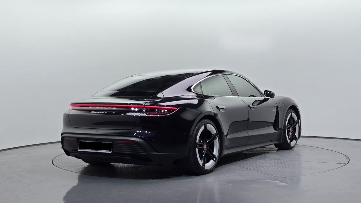 Porsche Taycan, 2024 — фото 2 из 12