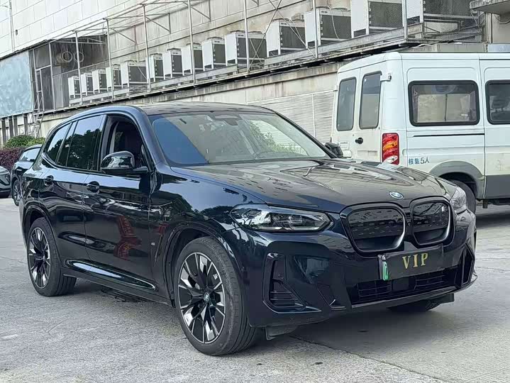 BMW iX3, 2023 — фото 3 из 9